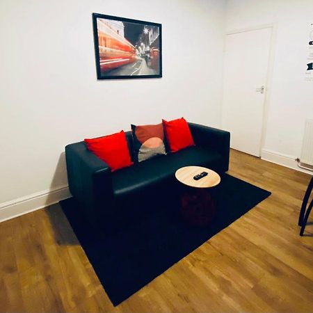 Spacious Four Bedroom Home 3 Bathrooms - Coventry Exterior foto