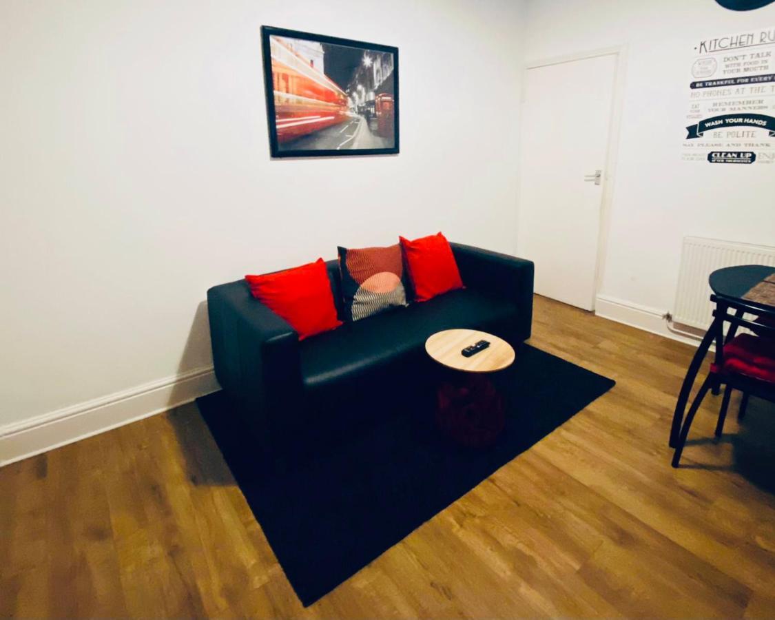 Spacious Four Bedroom Home 3 Bathrooms - Coventry Exterior foto