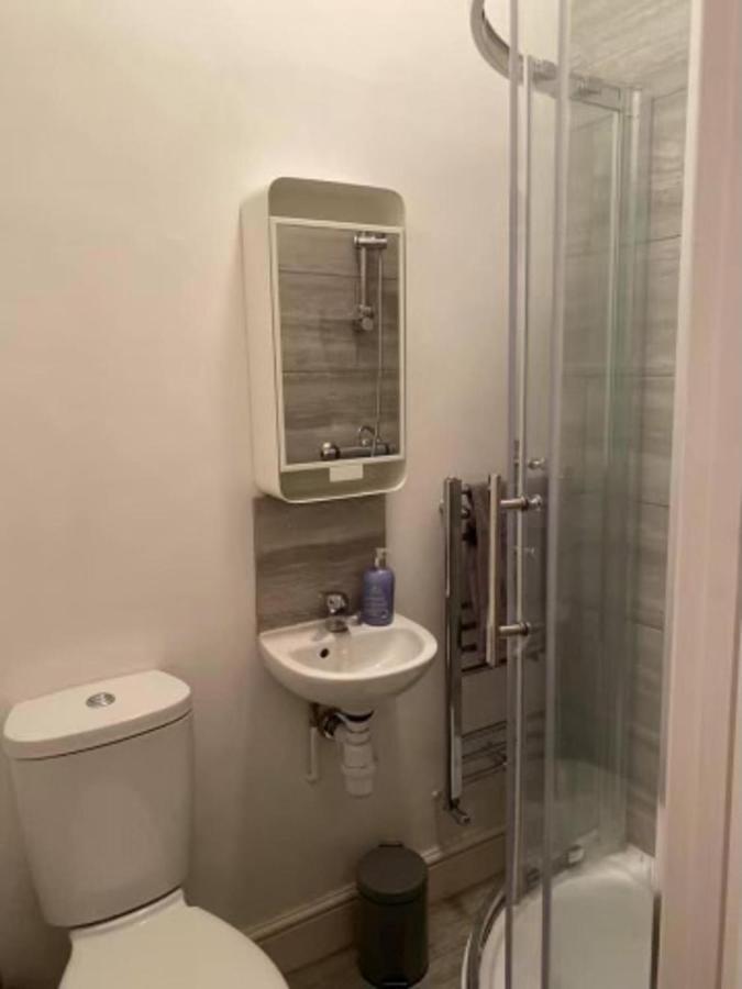 Spacious Four Bedroom Home 3 Bathrooms - Coventry Exterior foto