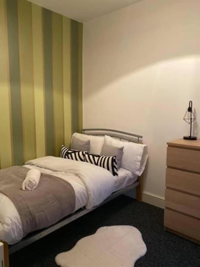 Spacious Four Bedroom Home 3 Bathrooms - Coventry Exterior foto