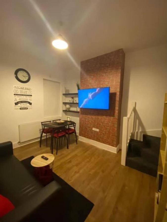 Spacious Four Bedroom Home 3 Bathrooms - Coventry Exterior foto