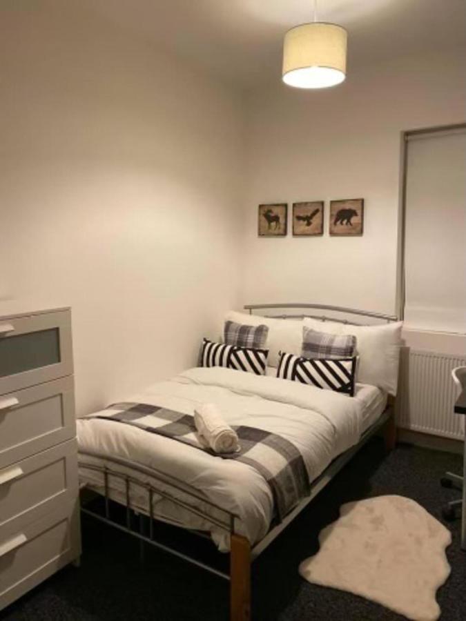 Spacious Four Bedroom Home 3 Bathrooms - Coventry Exterior foto