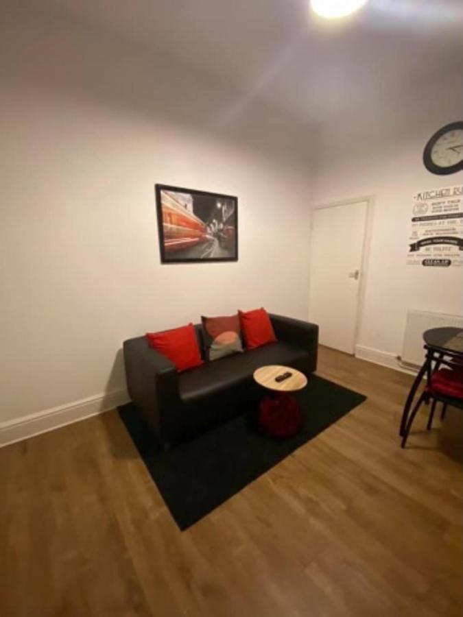 Spacious Four Bedroom Home 3 Bathrooms - Coventry Exterior foto